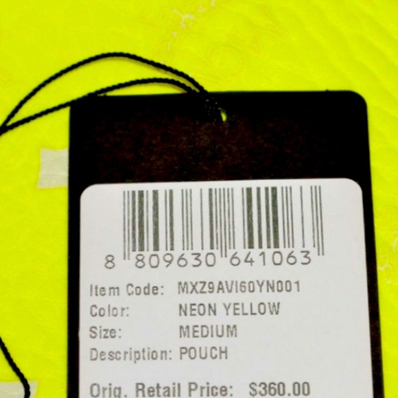 MCM Visetos Shoulder Pouch Neon Yellow - Picture 2 of 11